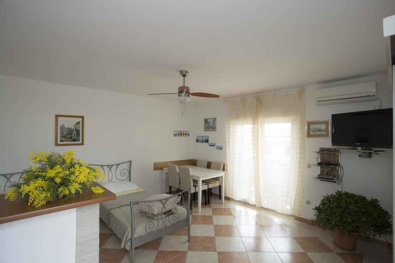 Apartments By The Sea Mavarstica, Ciovo - 12696 Trogir Eksteriør bilde
