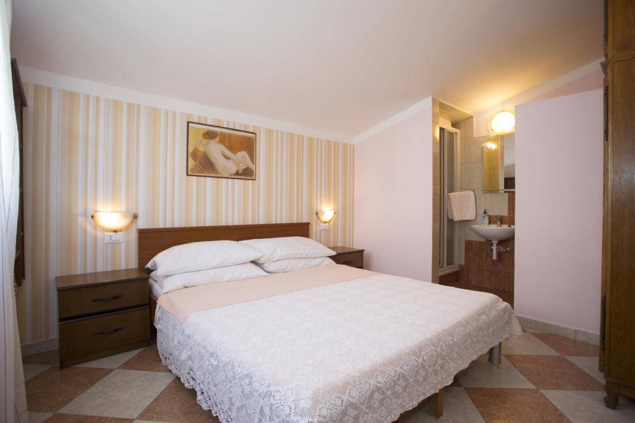 Apartments By The Sea Mavarstica, Ciovo - 12696 Trogir Eksteriør bilde